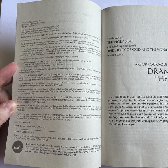 New International Version NIV Holy Bible Larger Print Paperback Book Zondervan - Picture 3 of 10